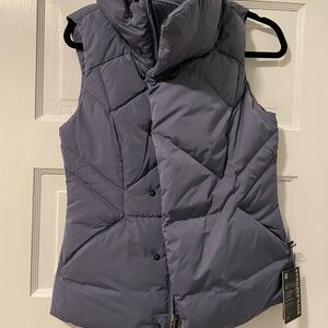 Under Armour Gray Quilted Puffer Vest with High Collar and Fitted Design